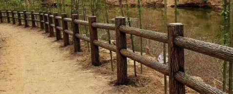 <b>浙江景区仿木栏杆预览仿木防护栏仿木水泥围栏效果展示。</b>